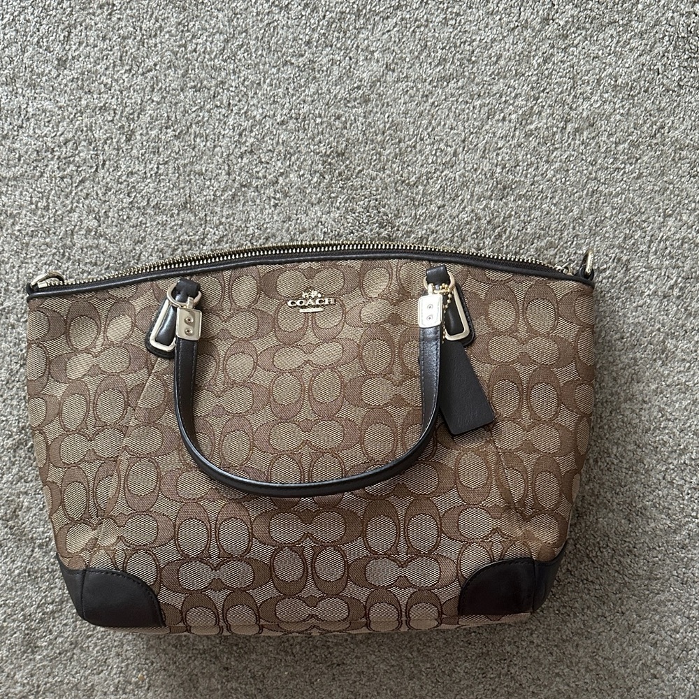 Coach  Kelsey Brown Signature Shoulder Bag New without tags
